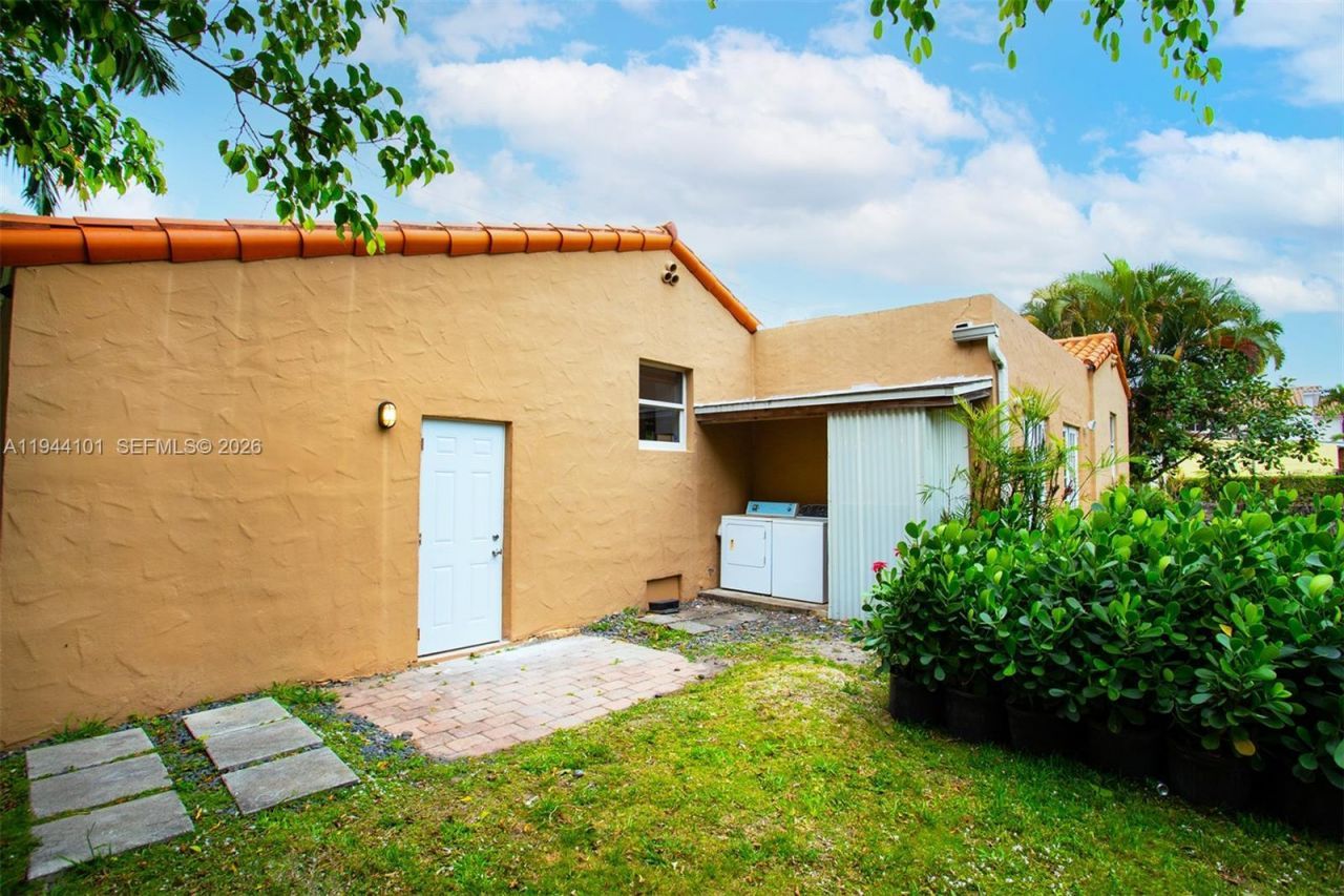 236 SW 28th Rd, Miami, FL 33129 Photo