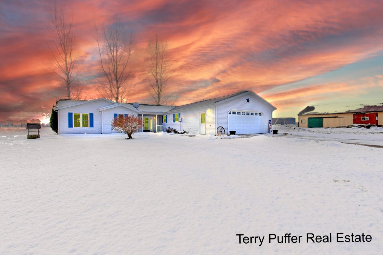 1497 W Grand River Avenue, Ionia, MI 48846 Main Photo