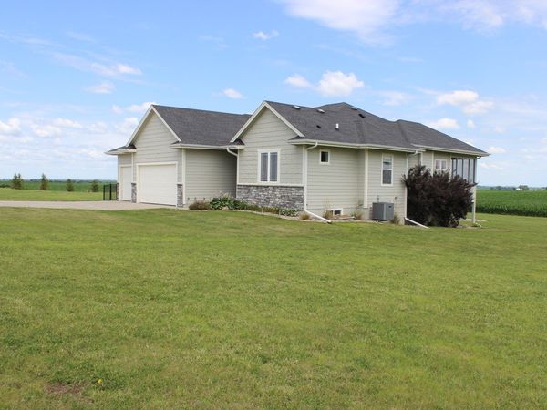 17914 N Avenue, Minburn, IA 50167