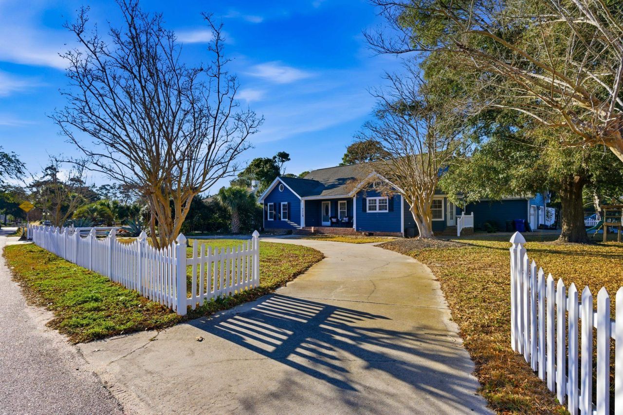 7715 Woodland Dr. Photo 32