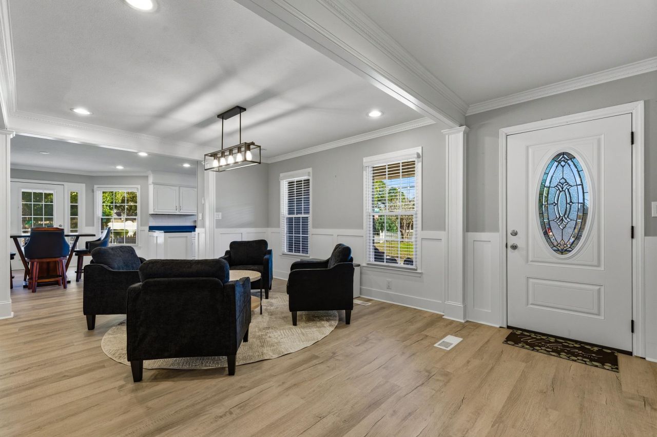 7715 Woodland Dr. Photo 4