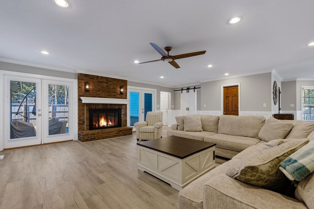 7715 Woodland Dr. Photo 8