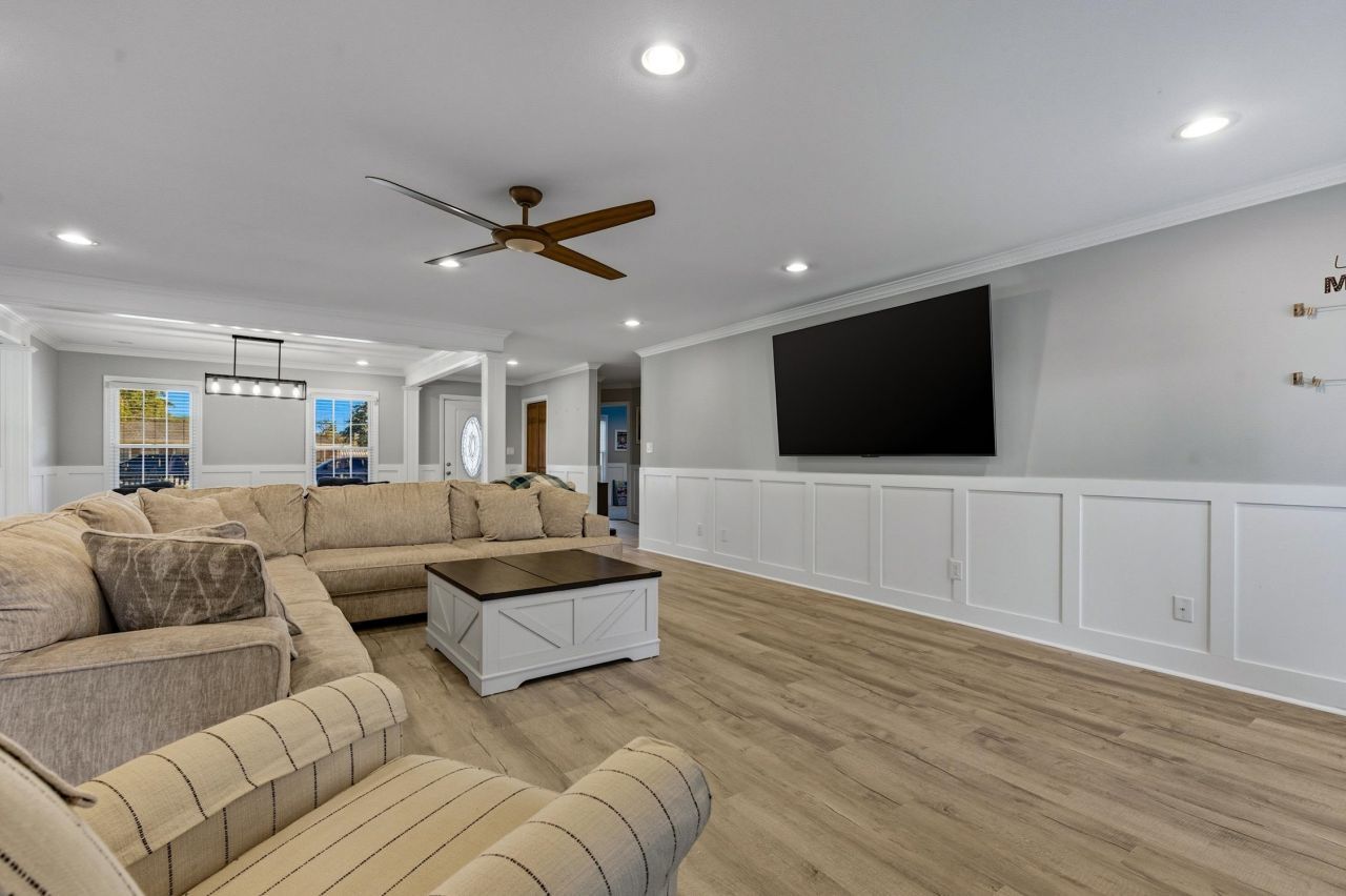 7715 Woodland Dr. Photo 9