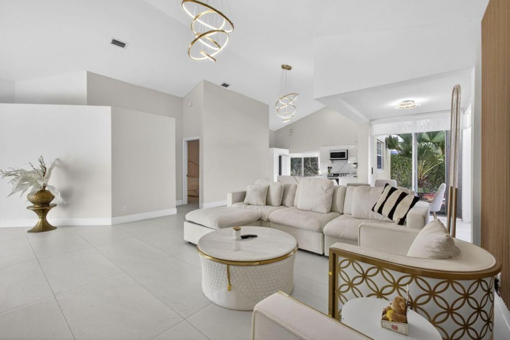 18 Selby Lane, Palm Beach Gardens, FL 33418 Photo