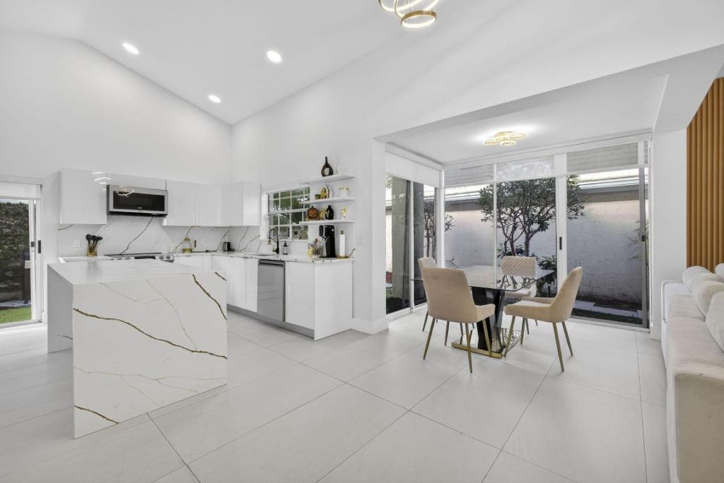 18 Selby Lane, Palm Beach Gardens, FL 33418 Photo