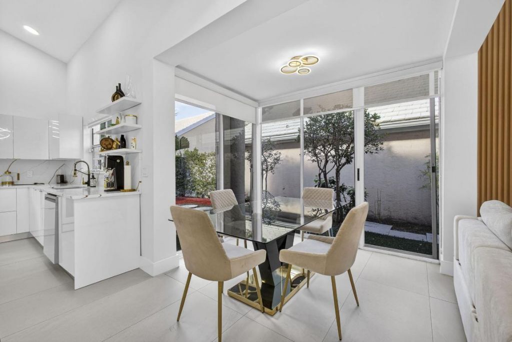 18 Selby Lane, Palm Beach Gardens, FL 33418 Photo