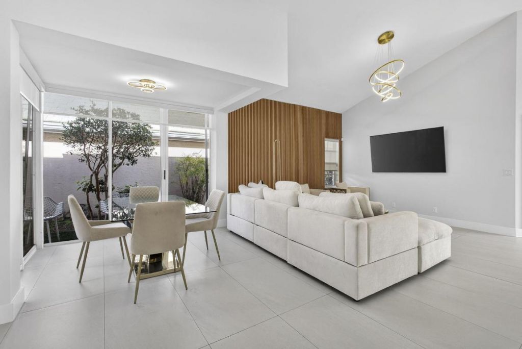 18 Selby Lane, Palm Beach Gardens, FL 33418 Photo