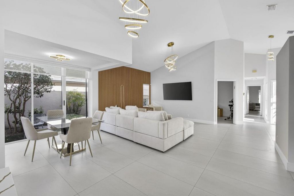 18 Selby Lane, Palm Beach Gardens, FL 33418 Photo