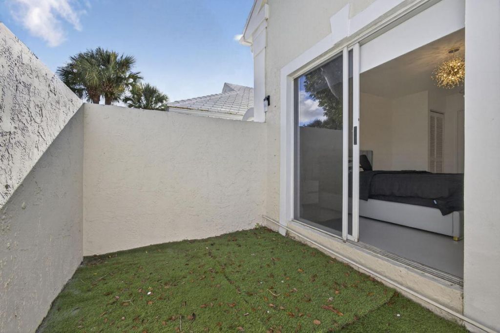 18 Selby Lane, Palm Beach Gardens, FL 33418 Photo