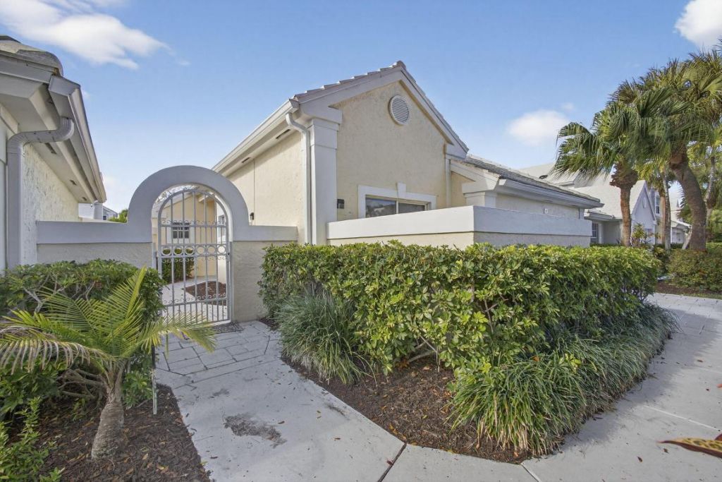 18 Selby Lane, Palm Beach Gardens, FL 33418 Photo