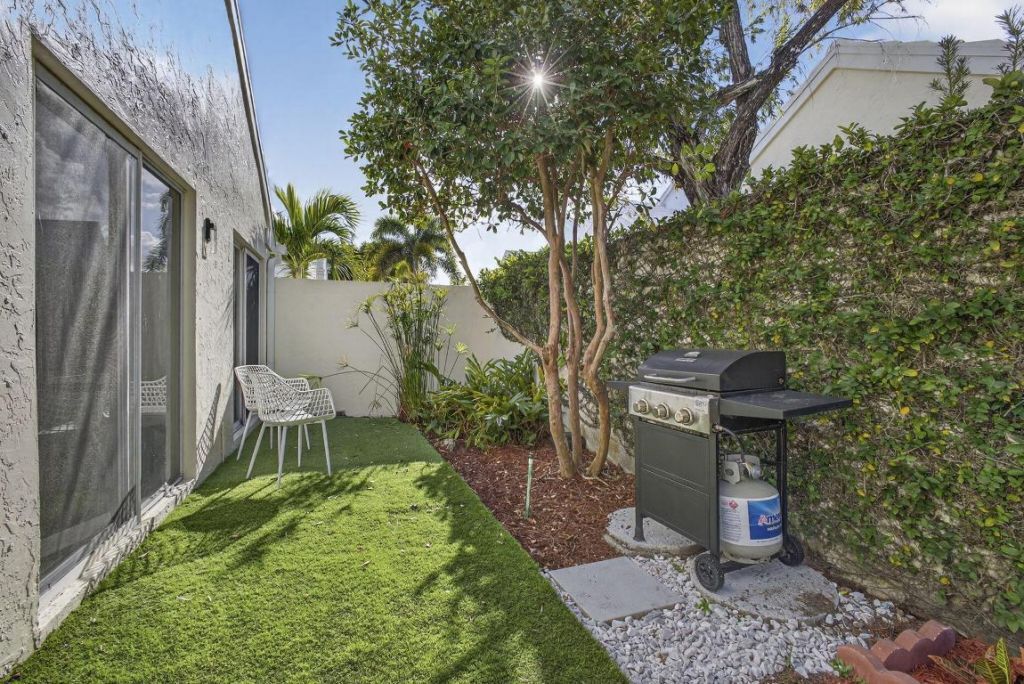 18 Selby Lane, Palm Beach Gardens, FL 33418 Photo