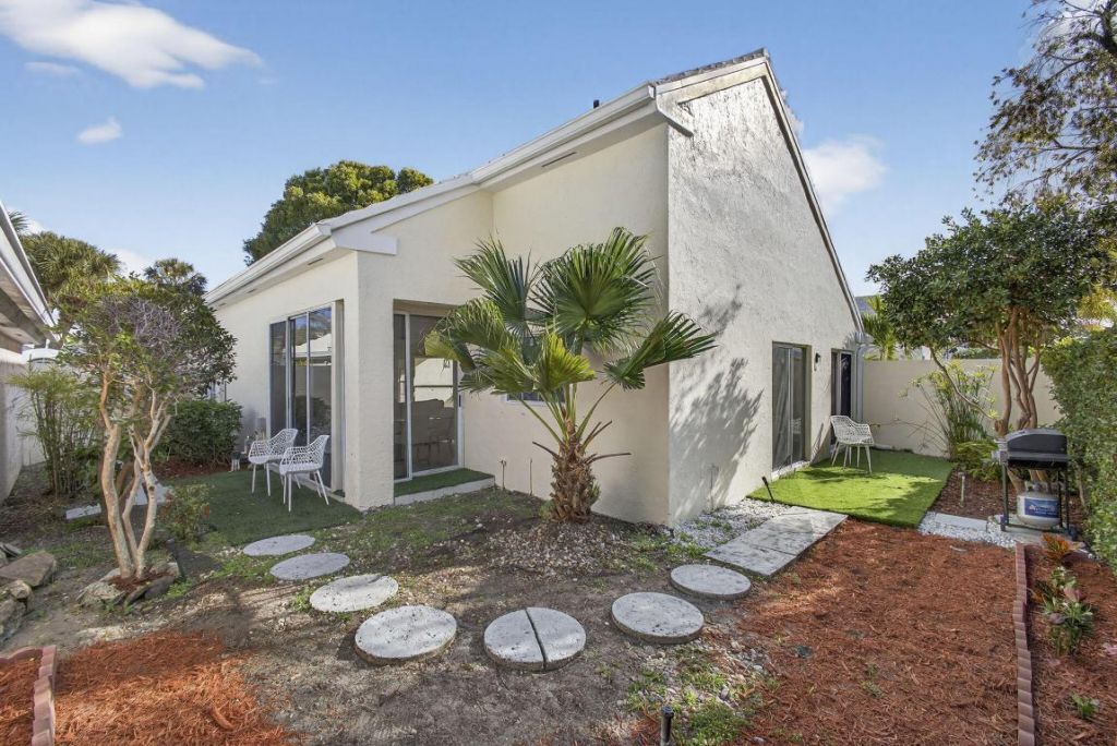 18 Selby Lane, Palm Beach Gardens, FL 33418 Photo