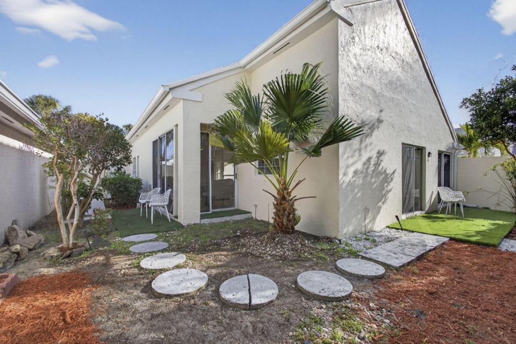 18 Selby Lane, Palm Beach Gardens, FL 33418 Photo