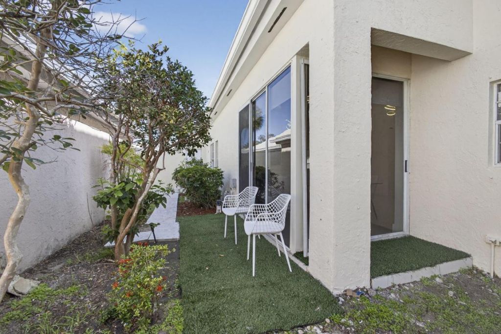 18 Selby Lane, Palm Beach Gardens, FL 33418 Photo