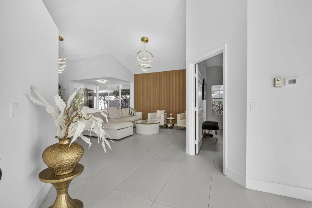 18 Selby Lane, Palm Beach Gardens, FL 33418 Photo