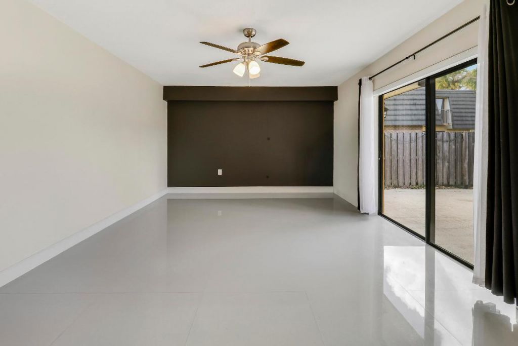 2404 24th Way, West Palm Beach, FL 33407 Photo