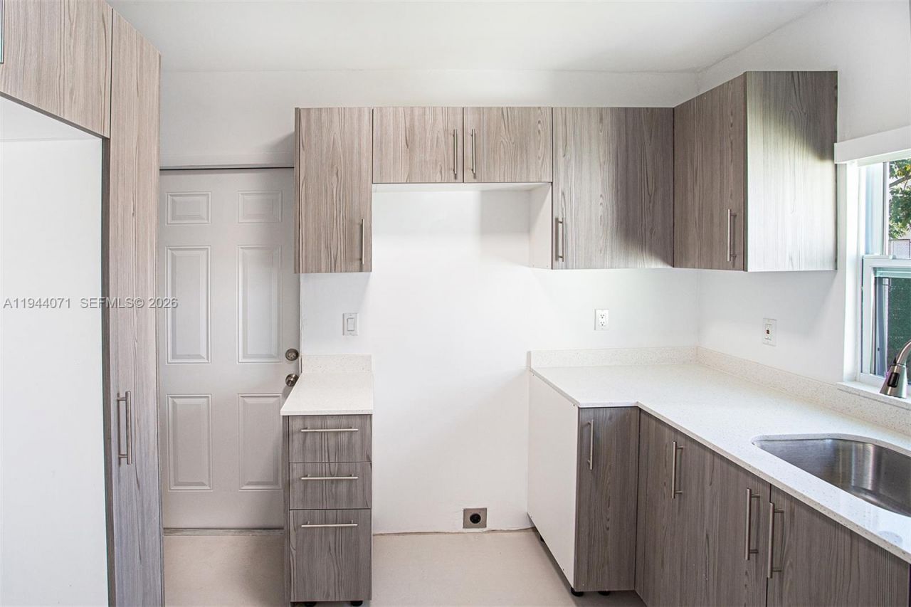 2620 SW 9th St, Miami, FL 33135 Photo