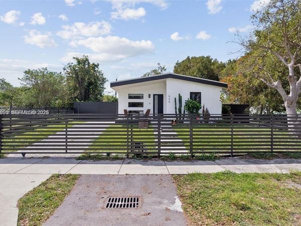 944 NW 64th St , Miami, FL 33150