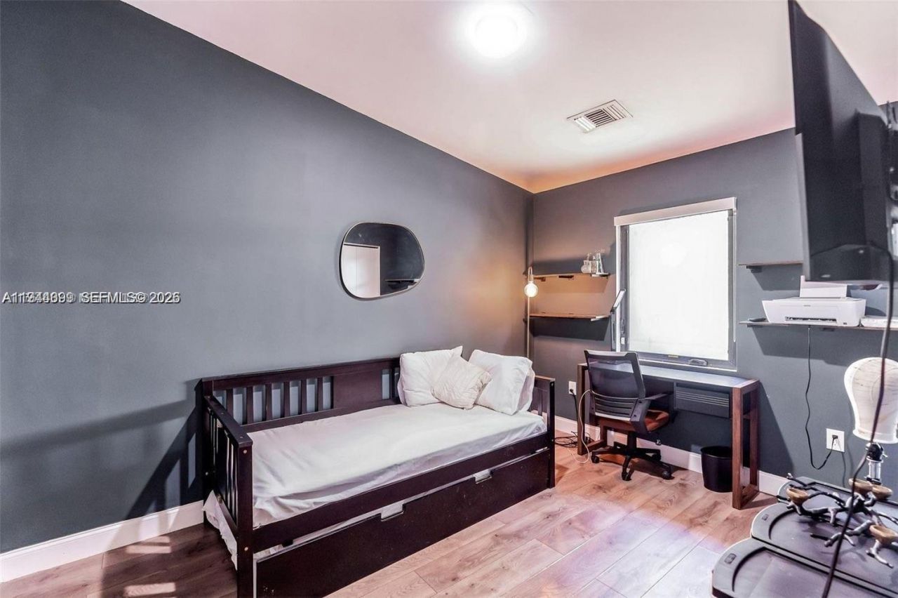 944 NW 64th St , Miami, FL 33150 Photo