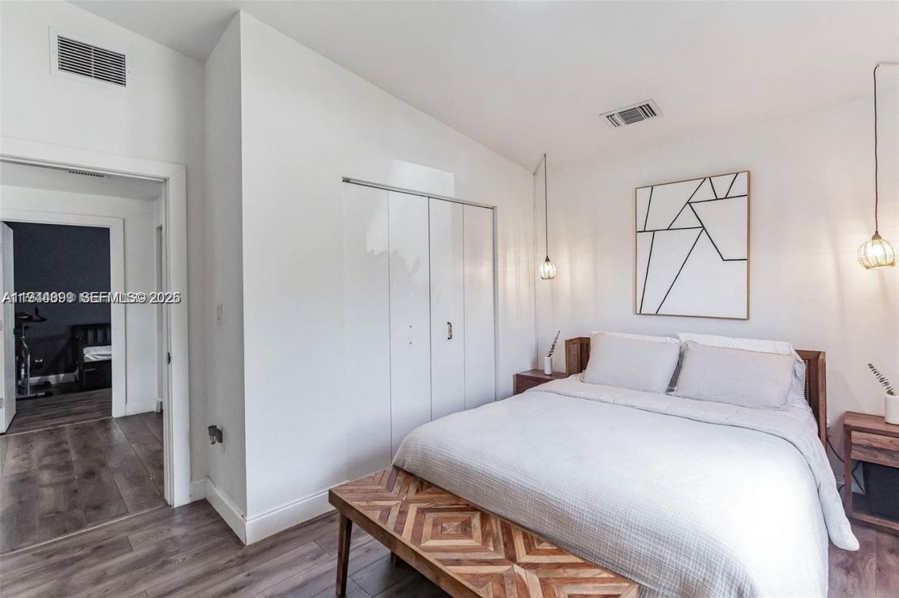 944 NW 64th St , Miami, FL 33150 Photo