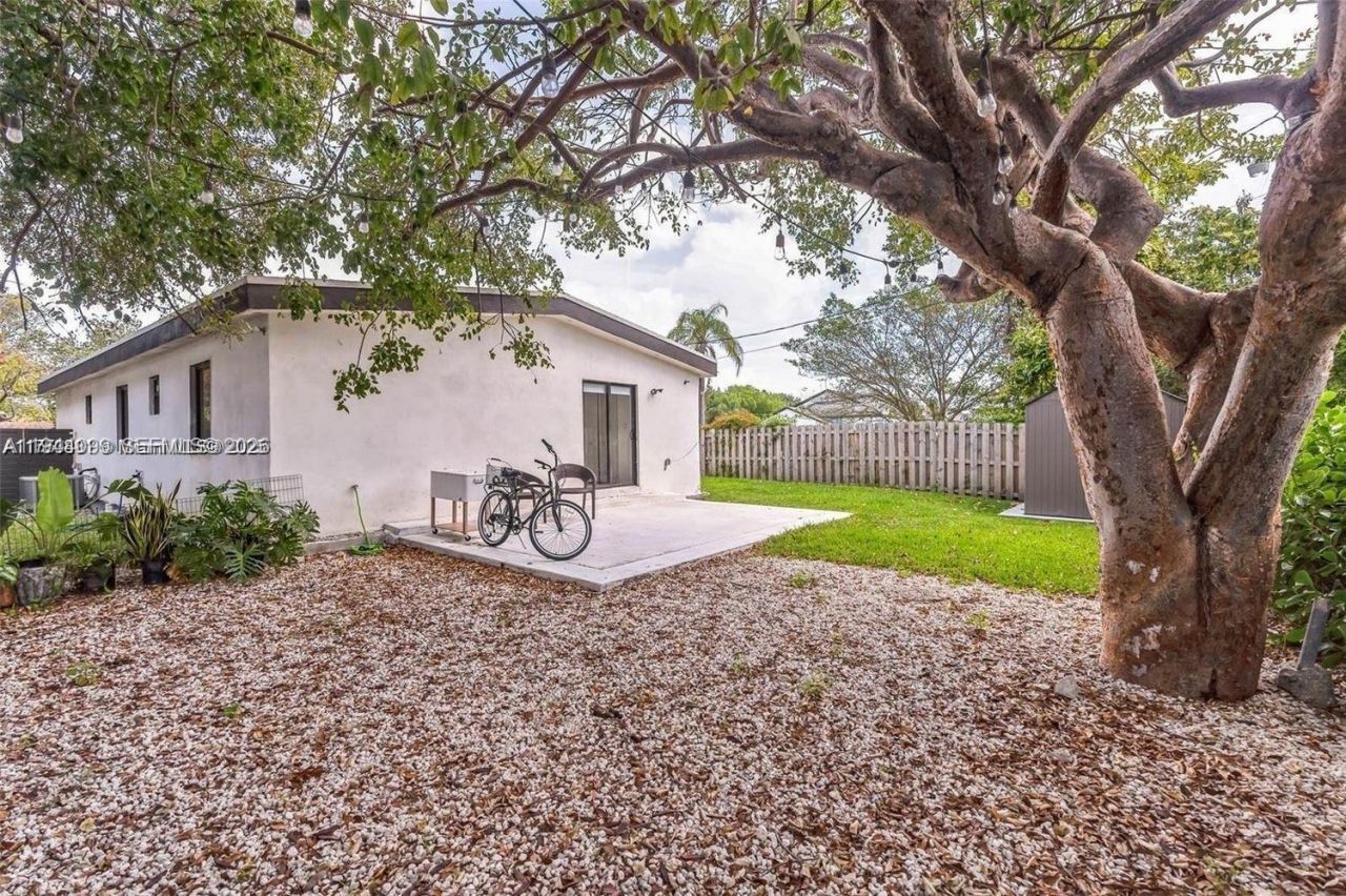 944 NW 64th St , Miami, FL 33150 Photo