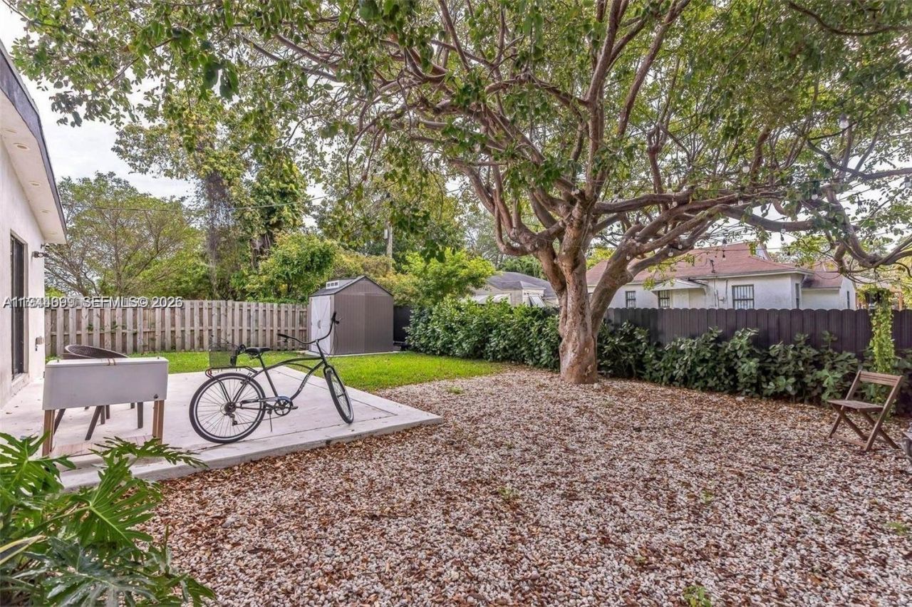 944 NW 64th St , Miami, FL 33150 Photo