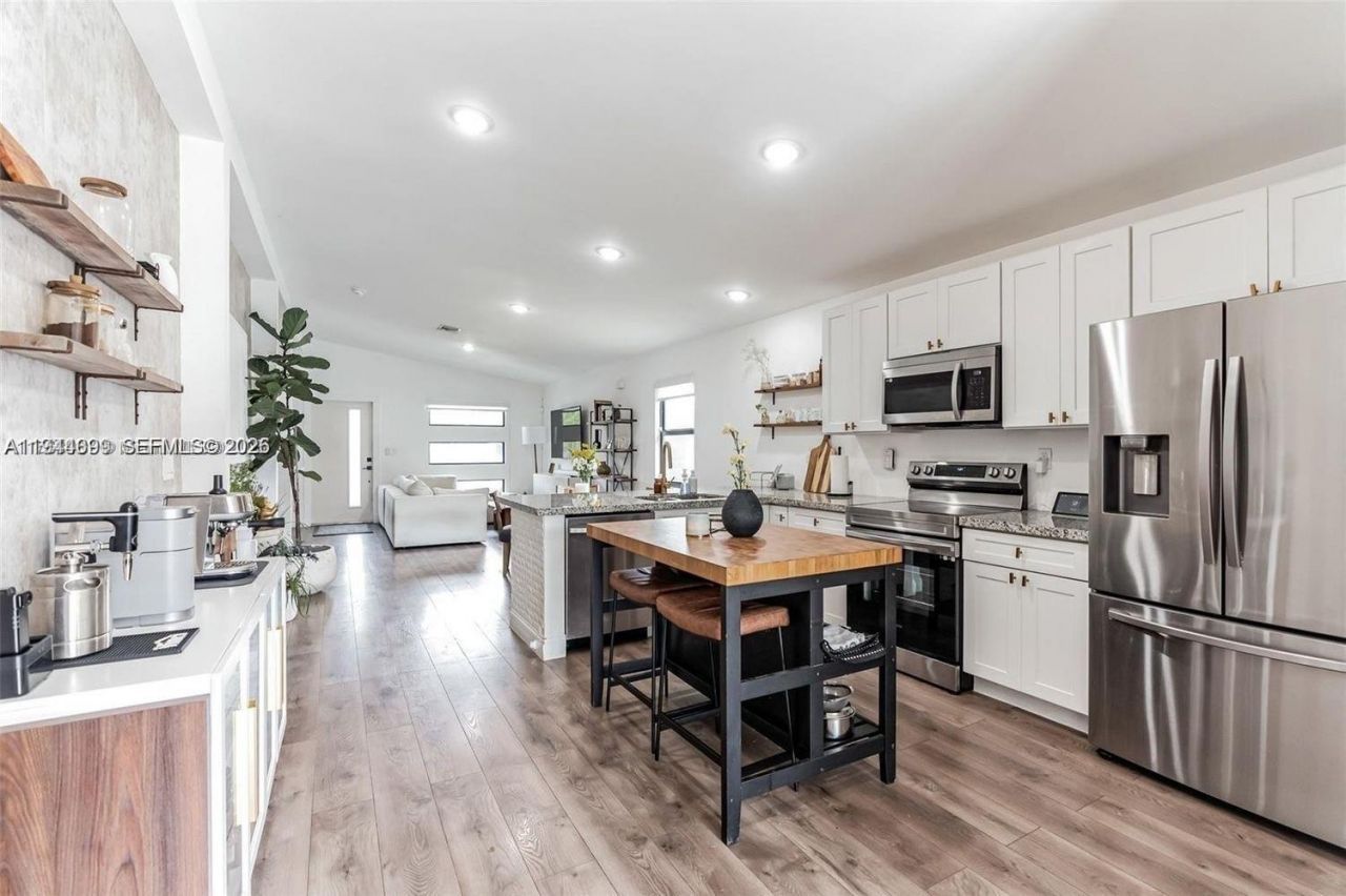 944 NW 64th St , Miami, FL 33150 Photo