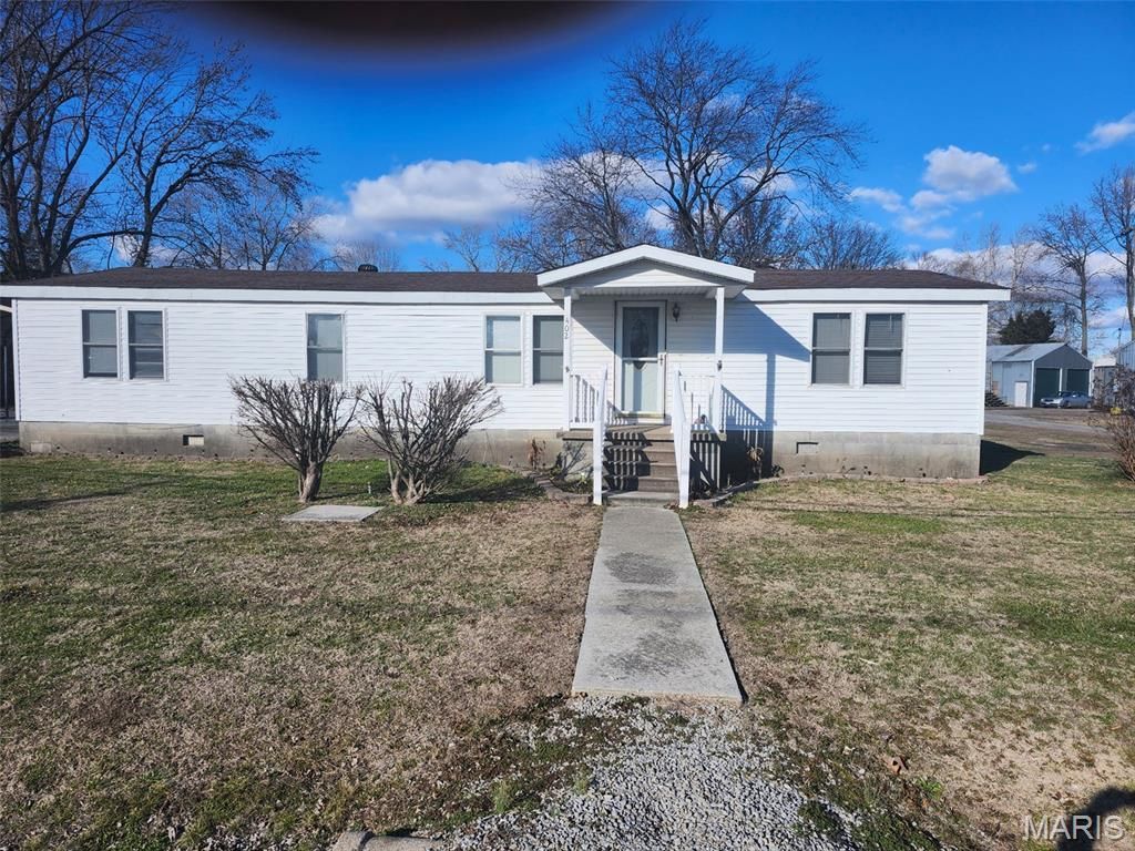 402 Pine, Willisville, IL 62997 Main Photo
