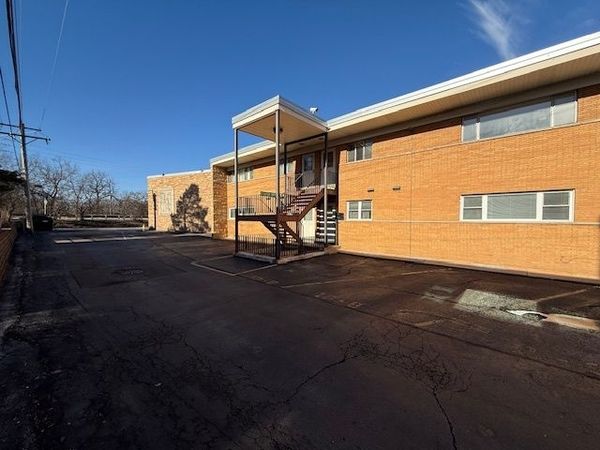 10 Garden Drive, Unit 8, La Grange Park, IL 60526