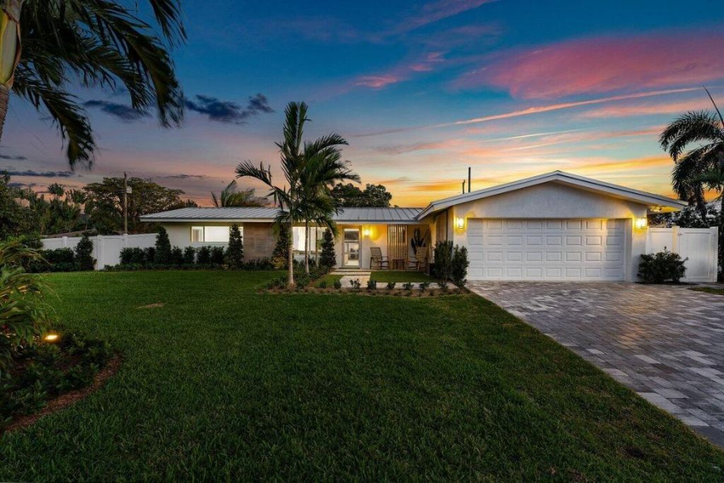902 SW 27th Place, Boynton Beach, FL 33435 Photo