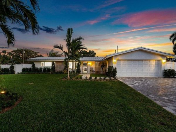902 SW 27th Place, Boynton Beach, FL 33435