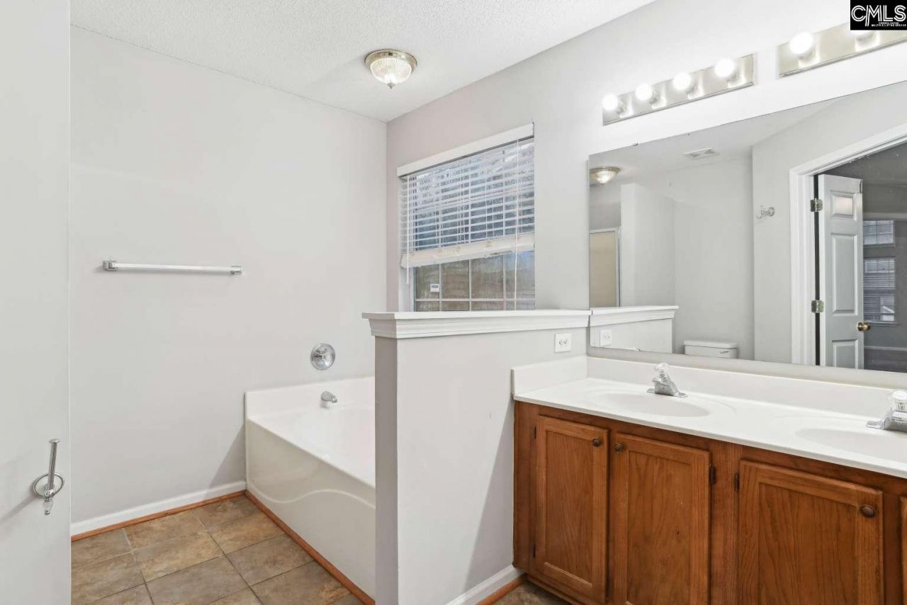 73 Upper Loop Way Photo 13