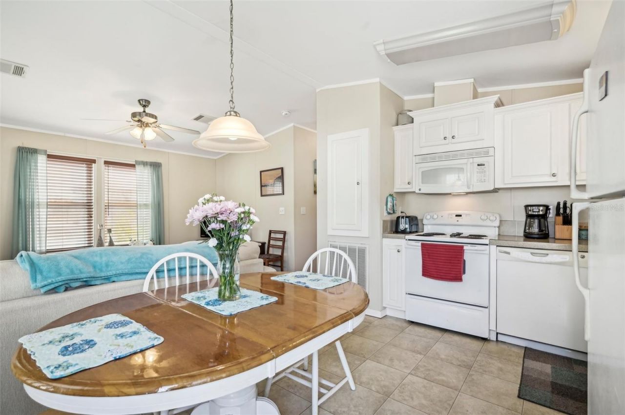 6904 Cortez Road W, Unit 10, Bradenton, FL 34210 Photo