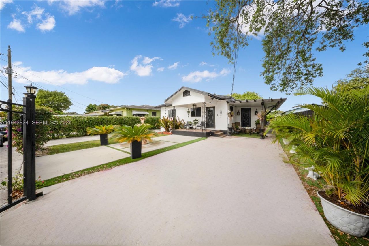 3041 NW 51st St, Miami, FL 33142 Main Photo