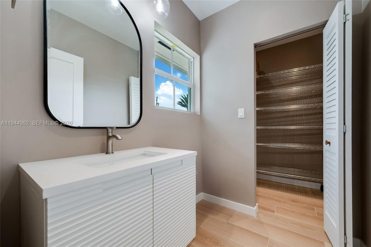 6356 SW 14th St, West Miami, FL 33144 Photo