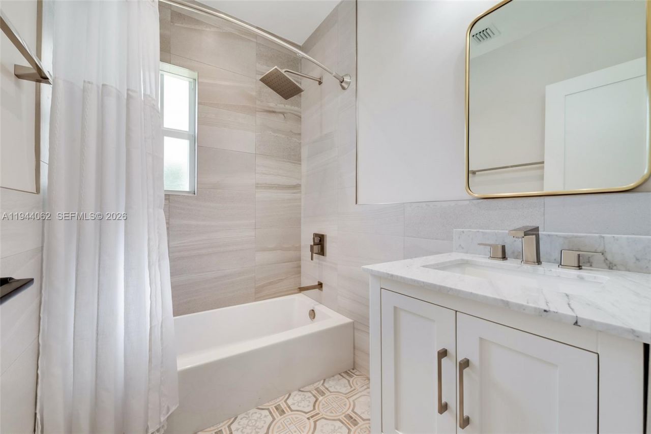 6356 SW 14th St, West Miami, FL 33144 Photo