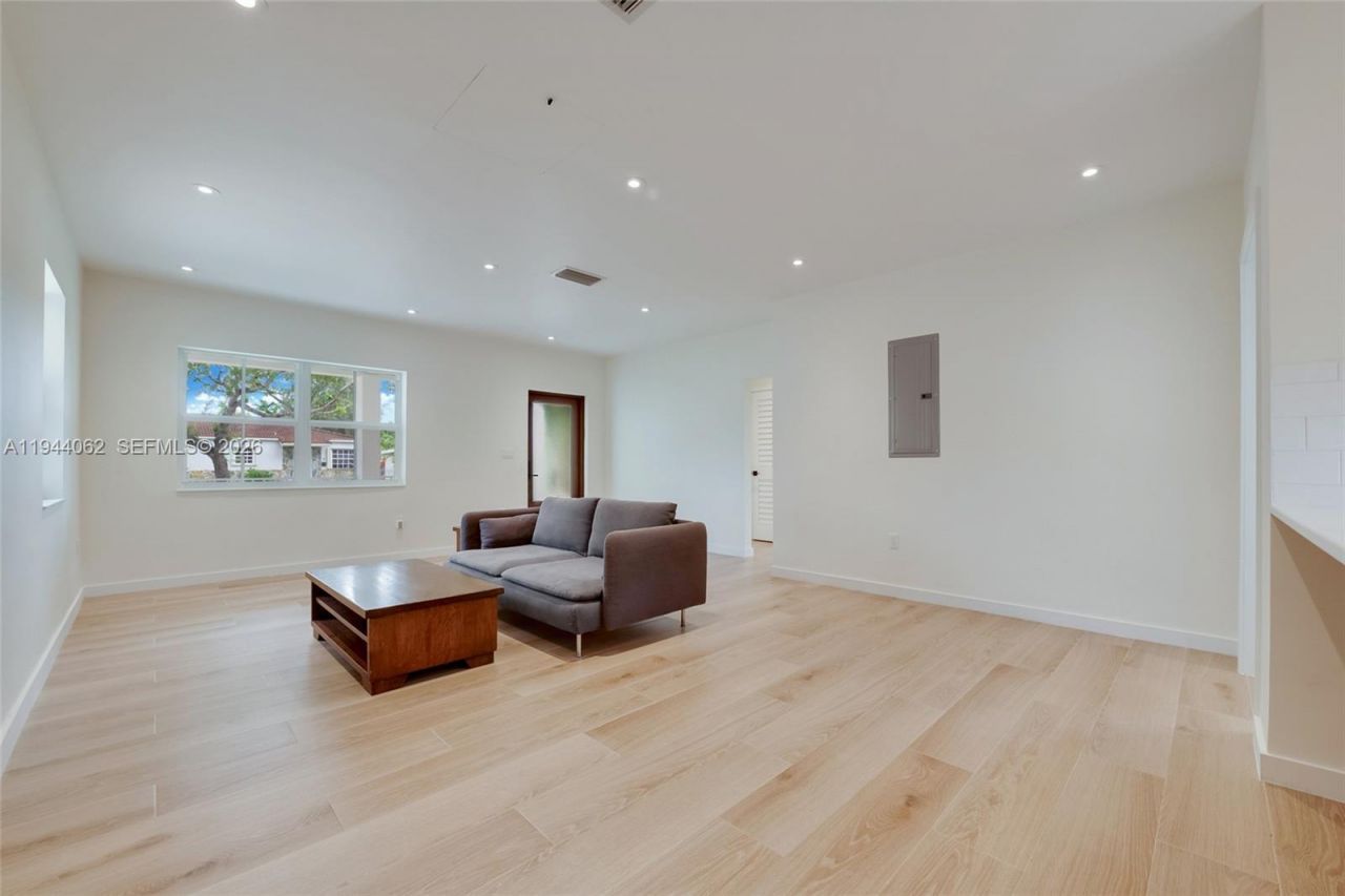 6356 SW 14th St, West Miami, FL 33144 Photo