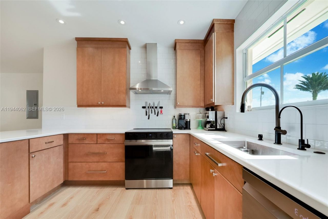 6356 SW 14th St, West Miami, FL 33144 Photo