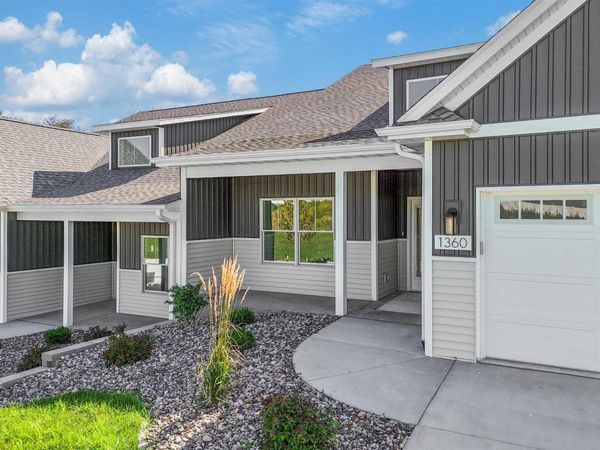 1360 Heights Court, Bettendorf, IA 52722