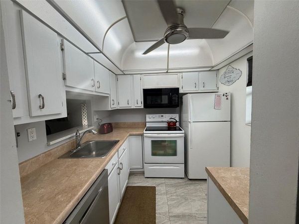 3431 NW 50th Ave, Unit 304, Lauderdale Lakes, FL 33319