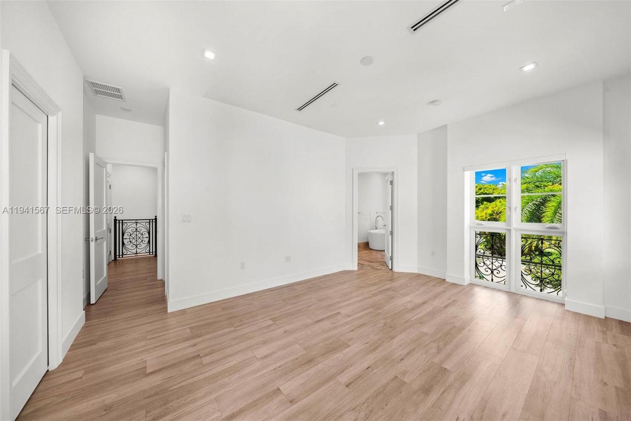 315 Santander Ave, Unit 311, Coral Gables, FL 33134 Photo