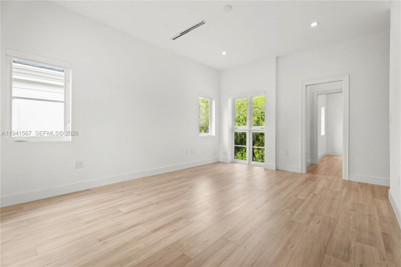 315 Santander Ave, Unit 311, Coral Gables, FL 33134 Photo