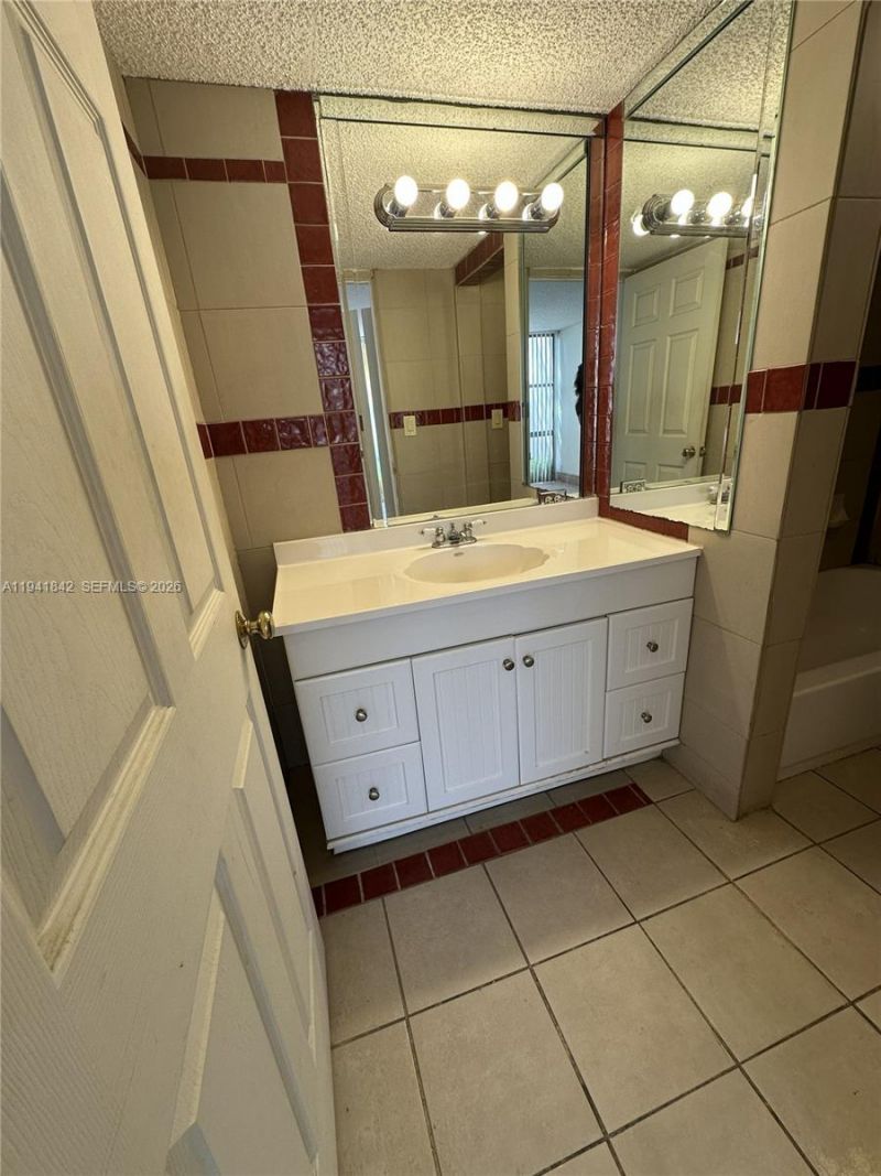 17021 N Bay Rd, Unit 116, Sunny Isles Beach, FL 33160 Photo