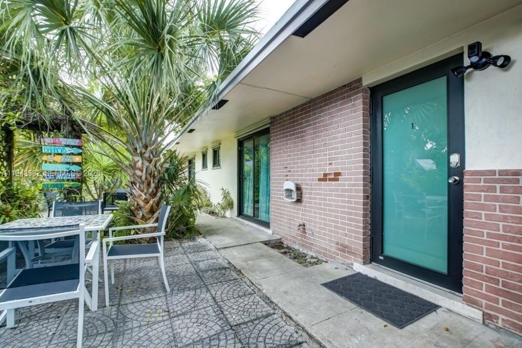 1700 SW 20th St, Fort Lauderdale, FL 33315 Photo