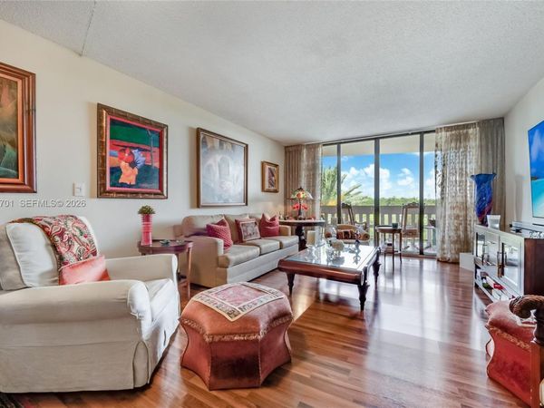 90 Edgewater Dr, Unit 501, Coral Gables, FL 33133