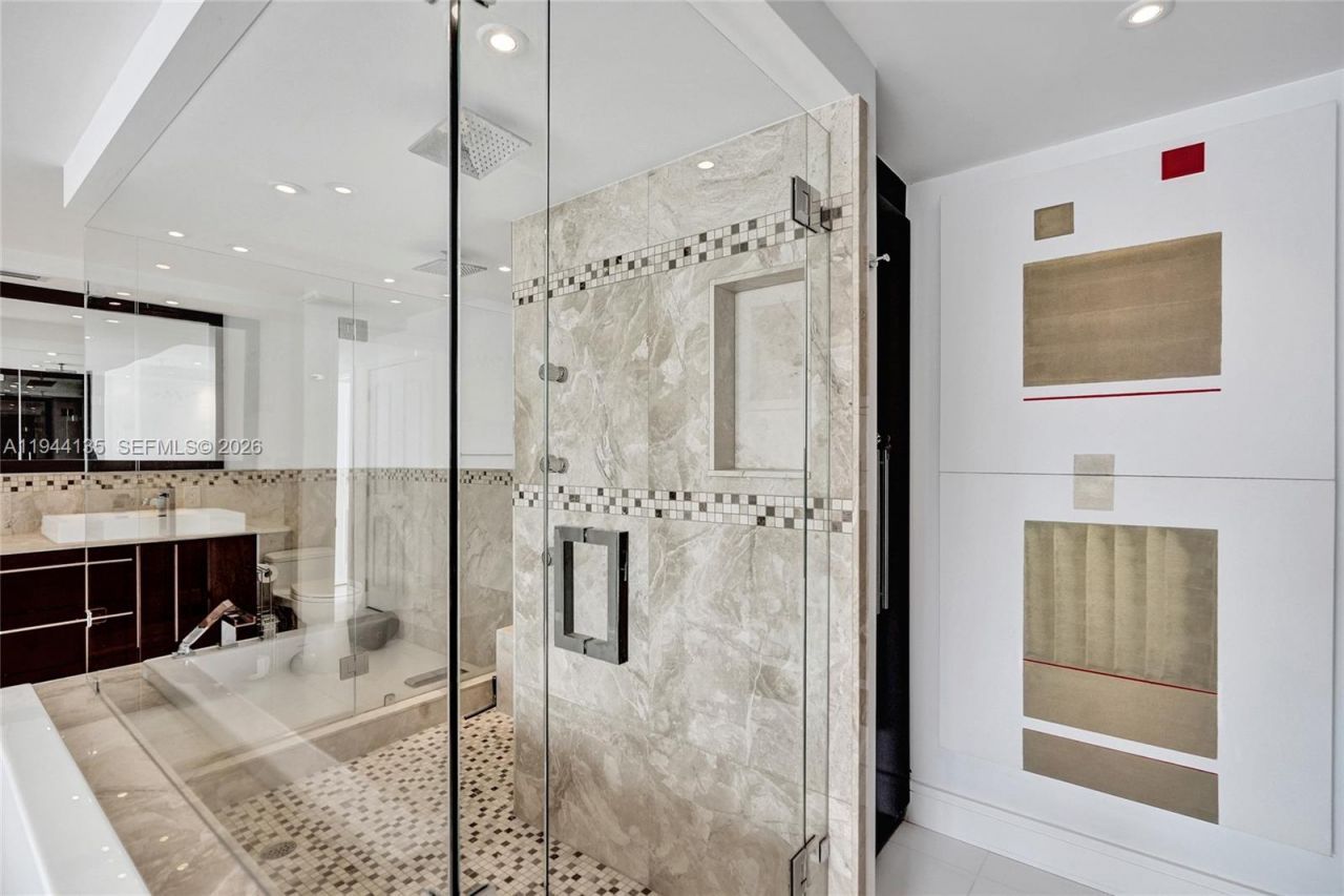 1000 Parkview Dr, Unit 330, Hallandale Beach, FL 33009 Photo