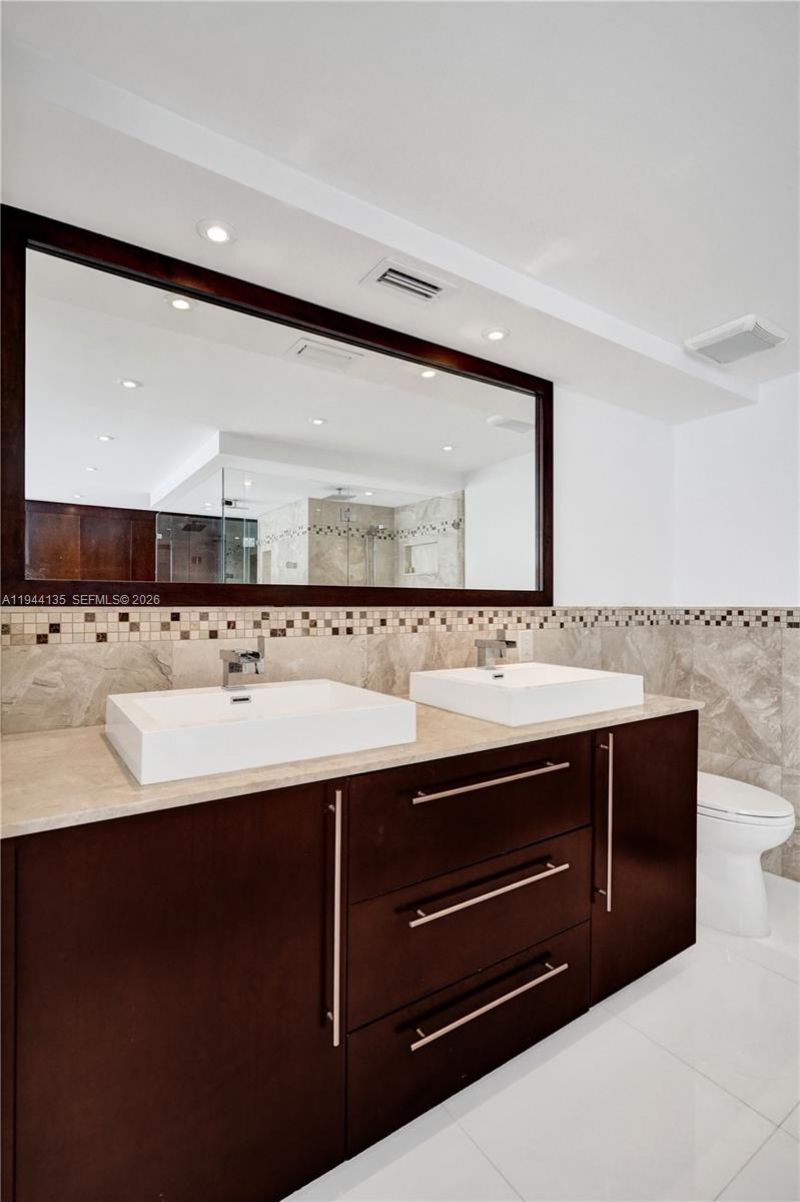 1000 Parkview Dr, Unit 330, Hallandale Beach, FL 33009 Photo