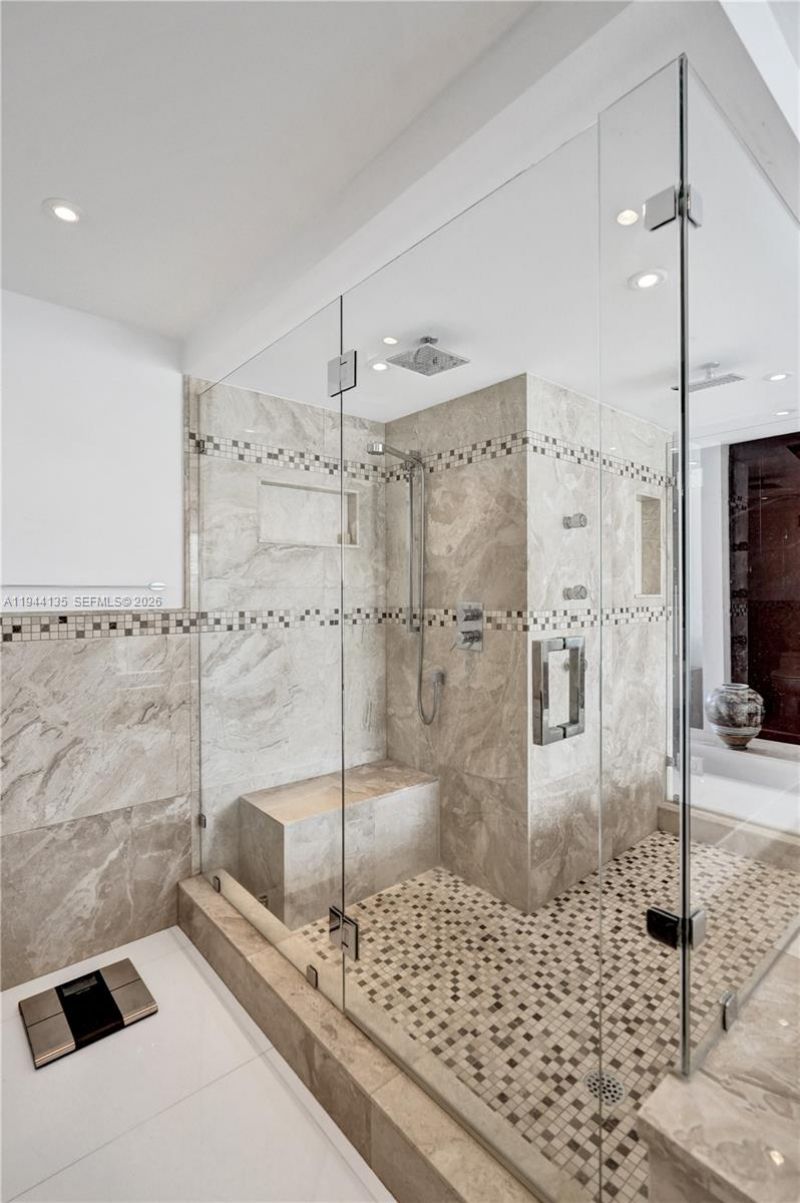 1000 Parkview Dr, Unit 330, Hallandale Beach, FL 33009 Photo