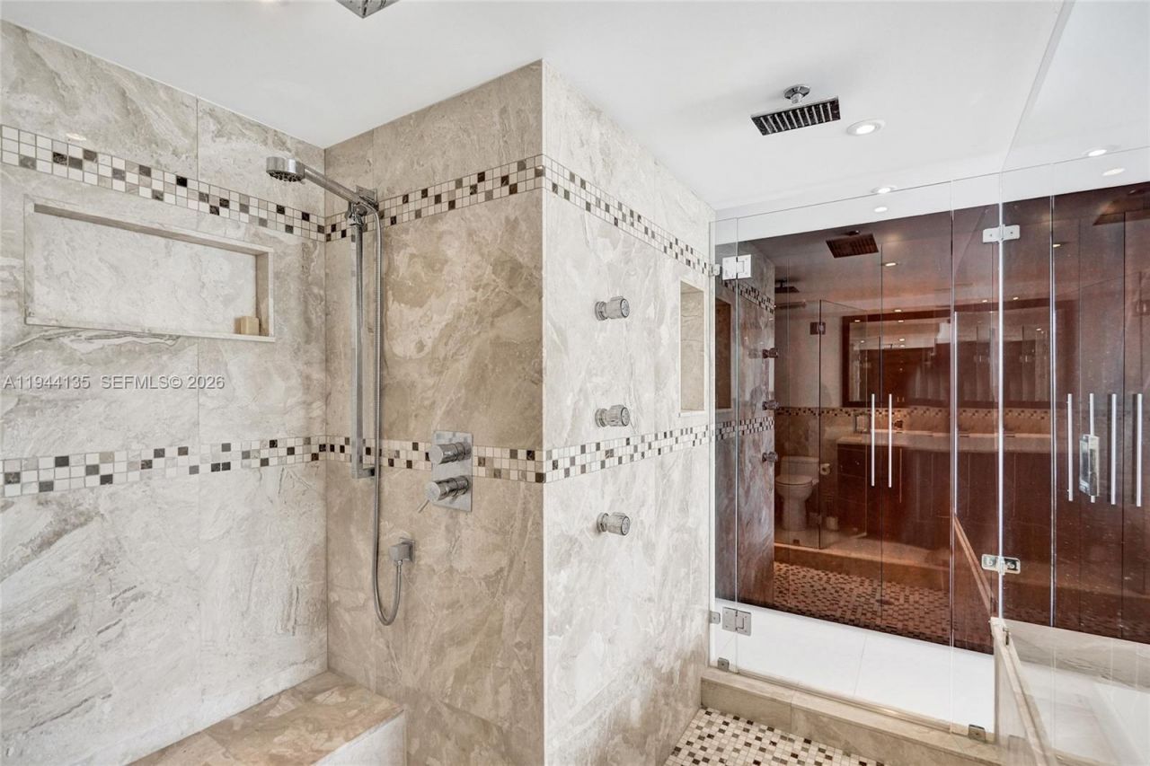 1000 Parkview Dr, Unit 330, Hallandale Beach, FL 33009 Photo