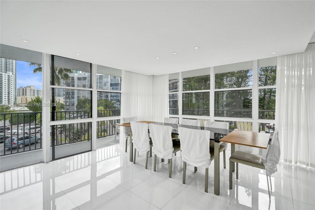 1000 Parkview Dr, Unit 330, Hallandale Beach, FL 33009 Photo